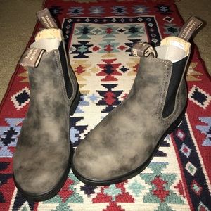 Selling these brand new Blundstone’s.